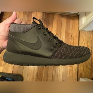 Nike sneakers, size 5.5 in boys size, black and gray color